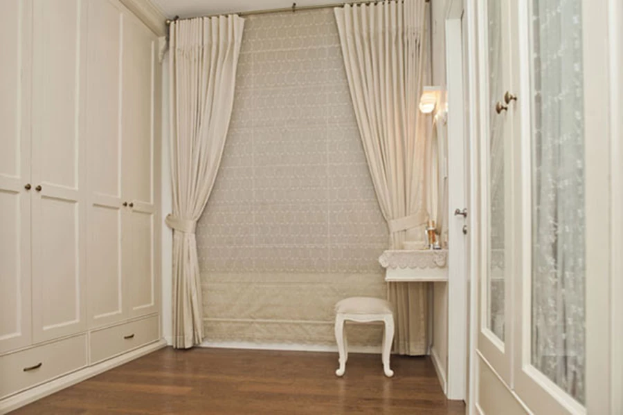 חדר ארונות מהסרטים  | צלם: גיא הכט