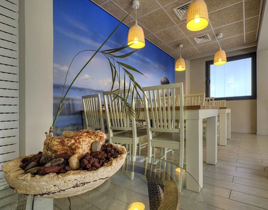 בחדר האוכל שולב אימג