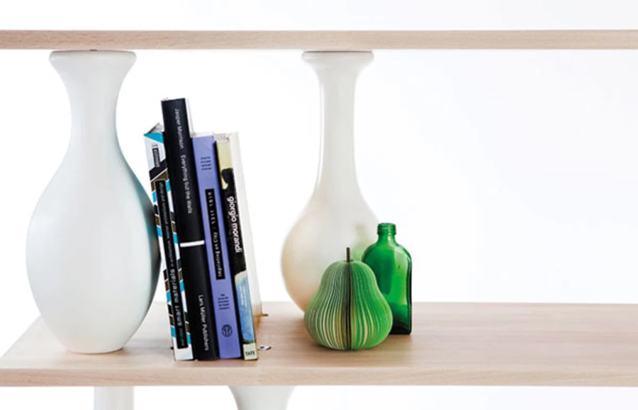 מדפי ואזות | צילום סטודיו: אריאל רייכמן | צילום תהליך: סטודיו