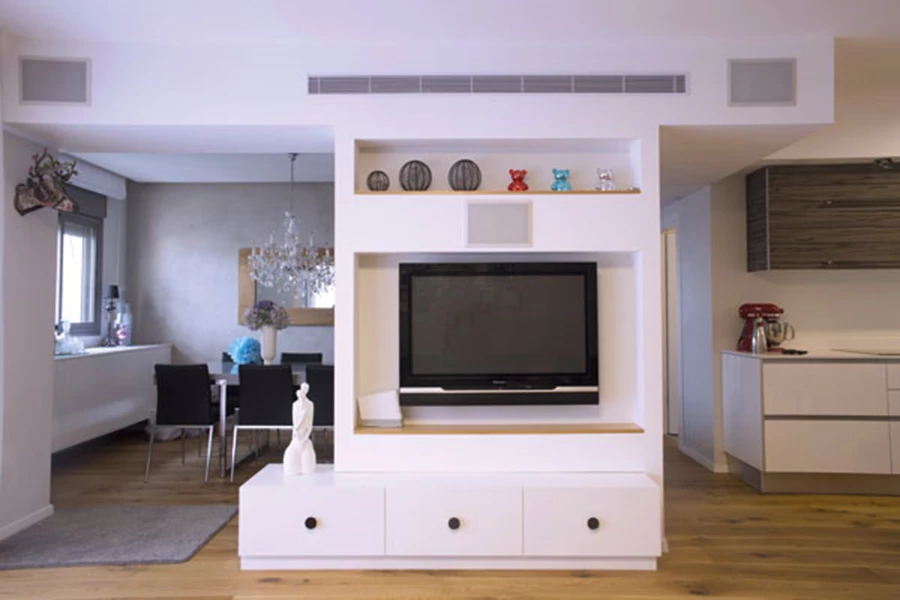 עמוד שנותר עם הסרת קיר החדר שבוטל