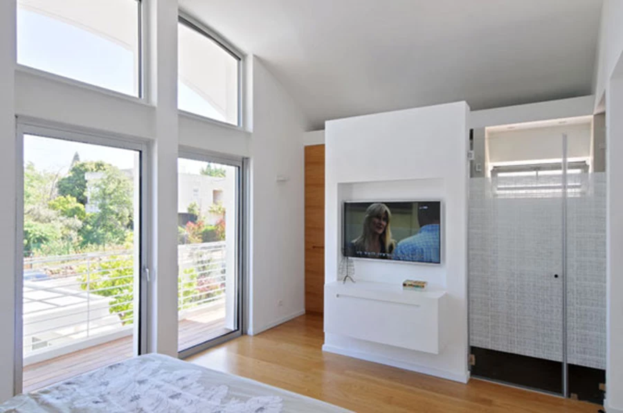 איזור רחצה ביחידת ההורים | זכוכית: