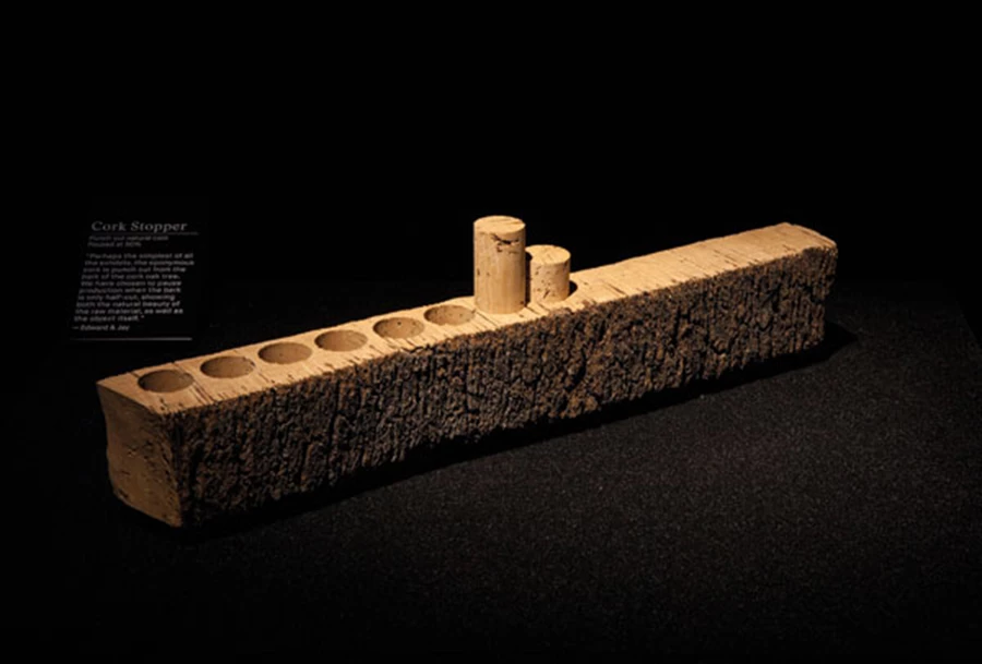 ייצור פקקי שעם | צילום: Mirren Rosie באדיבות Design Museum