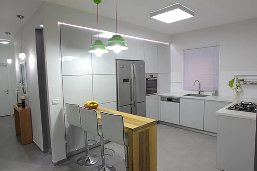 מטבח בדירת 4 חדרים בחולון | צילום: אפרת שיין