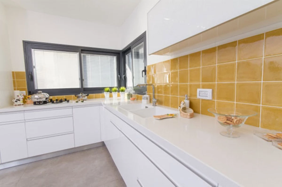 מטבח לבן קלאסי