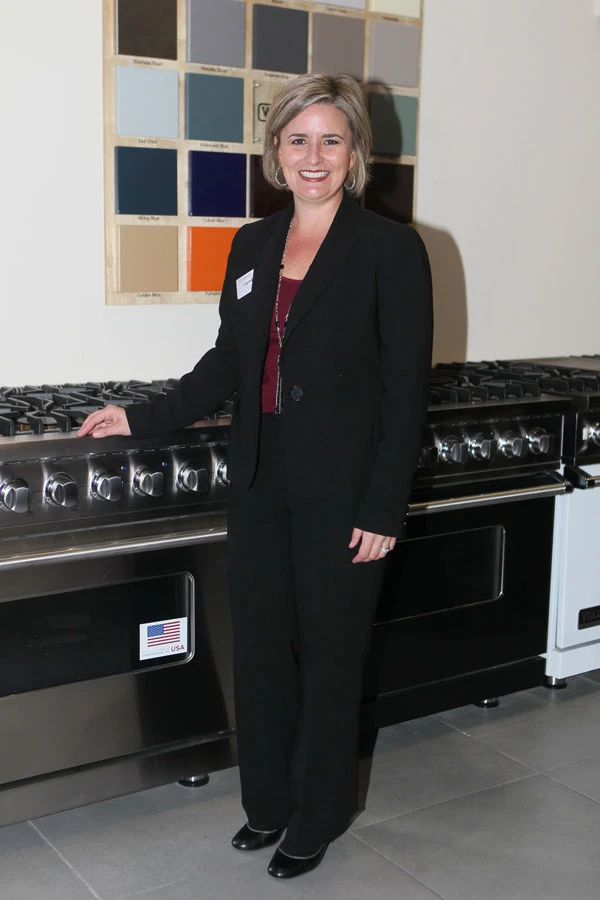 סידני סאיה, מנהלת המכירות הבינלאומיות של מותג היוקרה האיכותי