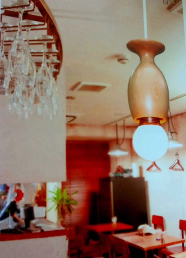 מנורת השולחן של Beat-Sonic