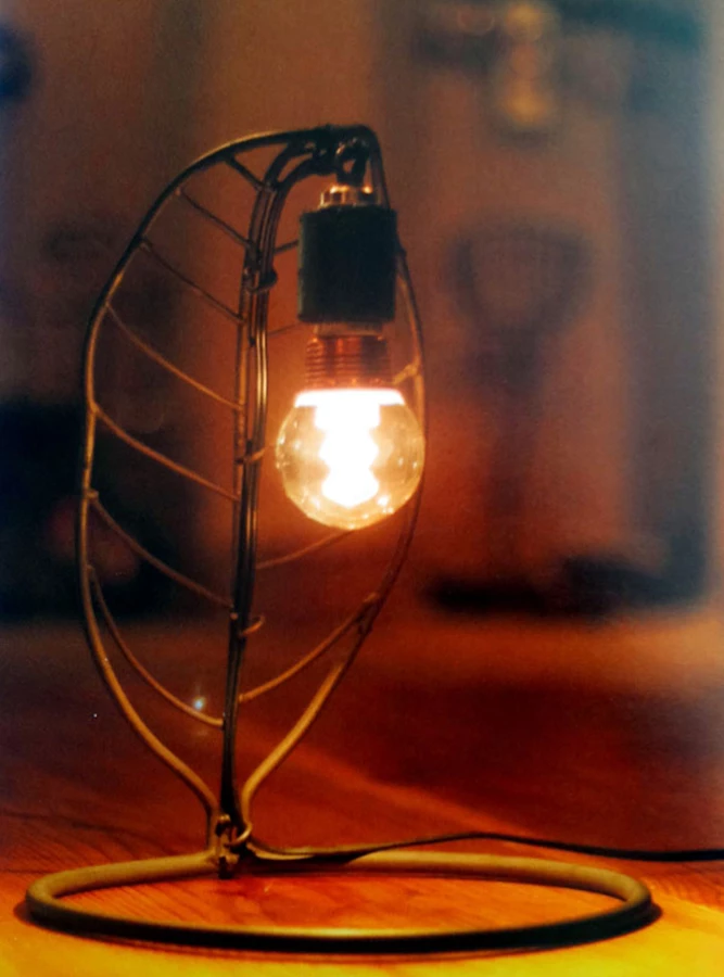 מנורת השולחן של Beat-Sonic