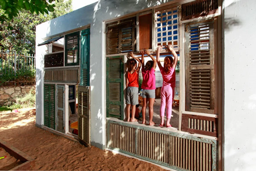 קיר חוצץ מקורות במבוק