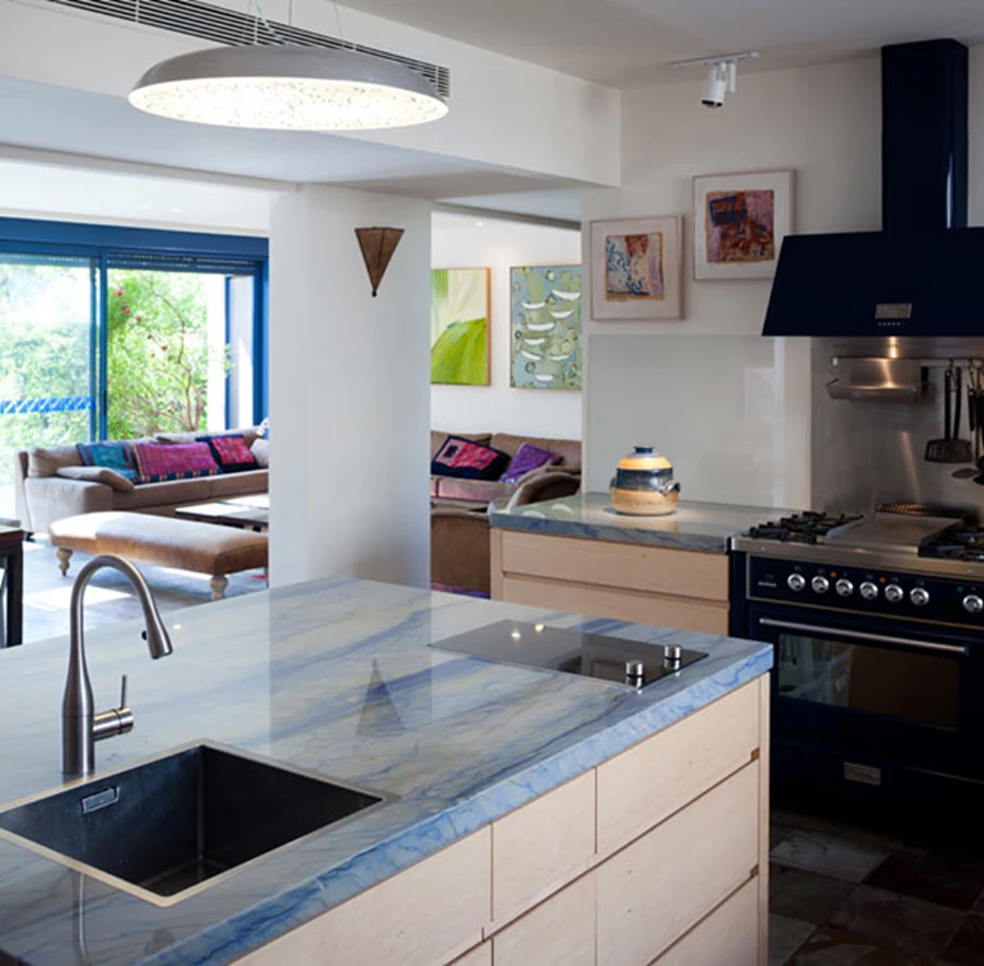 תאורה:יאיר דורם, נגרות: אייל כנרתי משטחים :