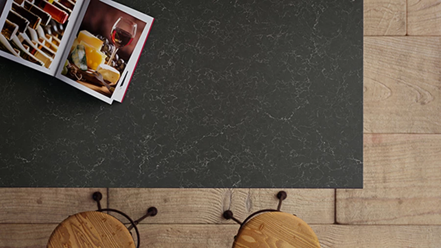 עובדים על משטחים