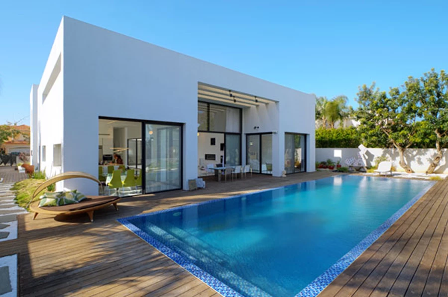 מבט מהחזית האחורית