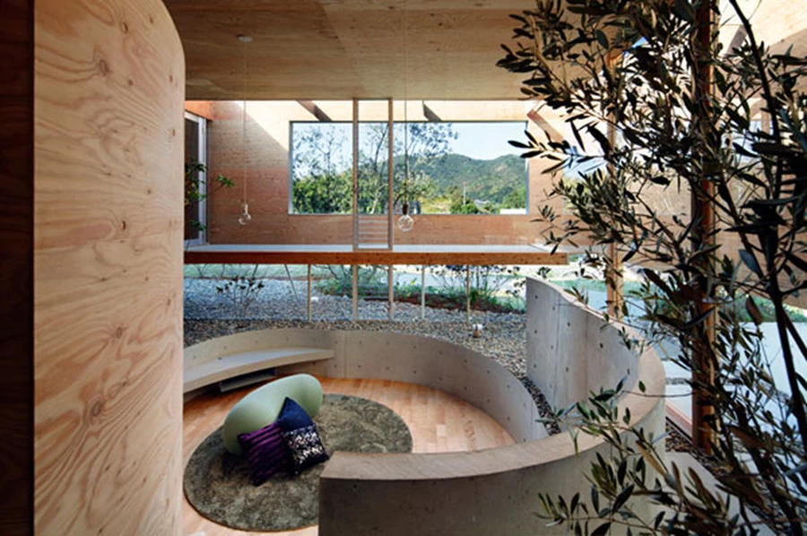 ההפתעה המזומנת עם הכניסה, כשהקווים הנקיים