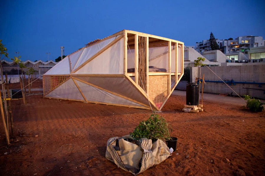 "אפס, בית "- מיצג אומנותי ירוק