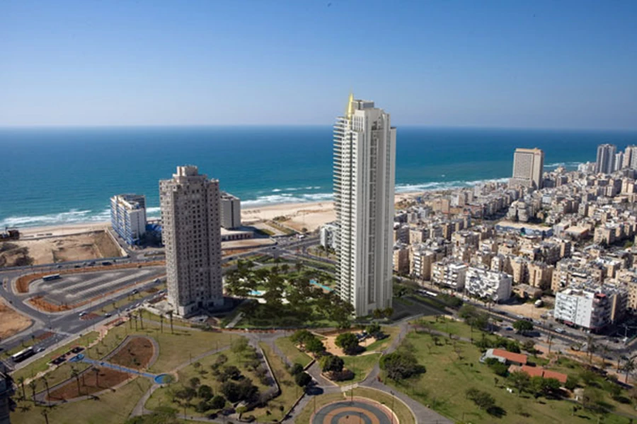 המגדלור הענק בבת ים