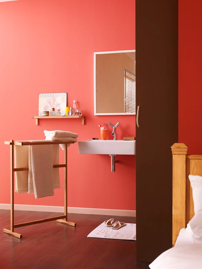 שימוש בשליכט צבעוני לחיפוי בחדר הרחצה. 