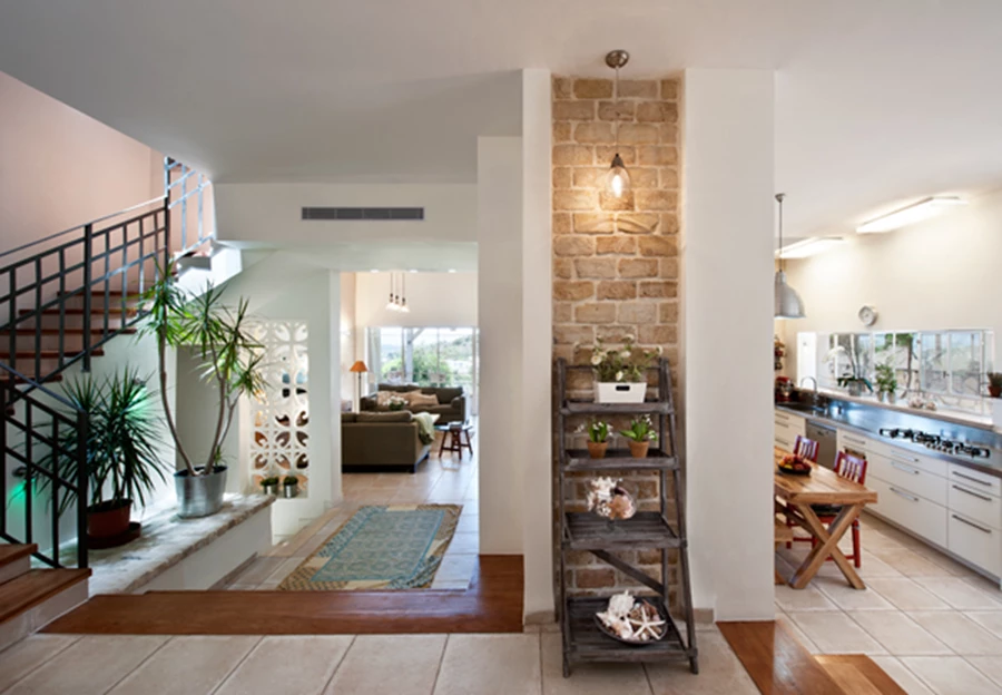 כמו כפפה ליד