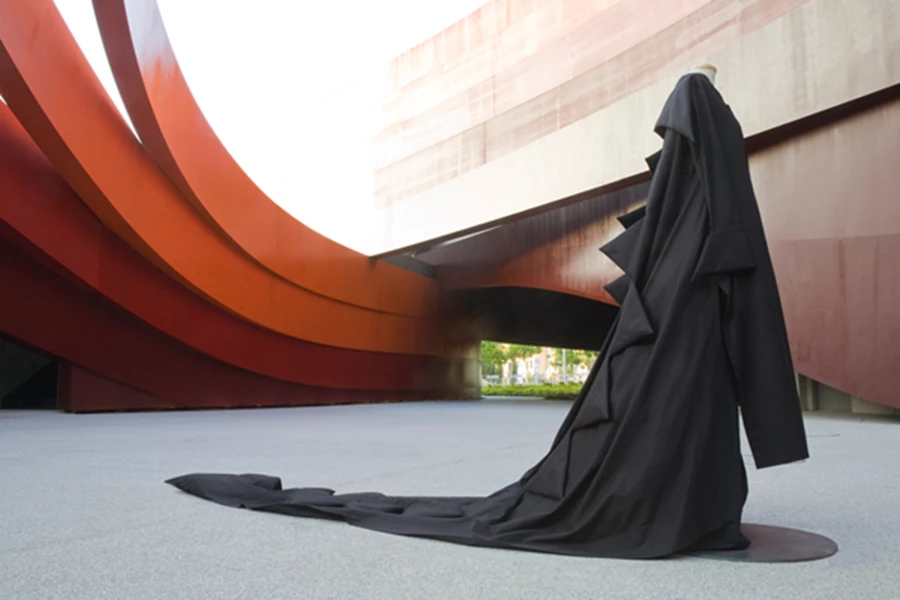 עיצוב אופנה - יוז'י ימאמוטו במוזיאון העיצוב בחולון