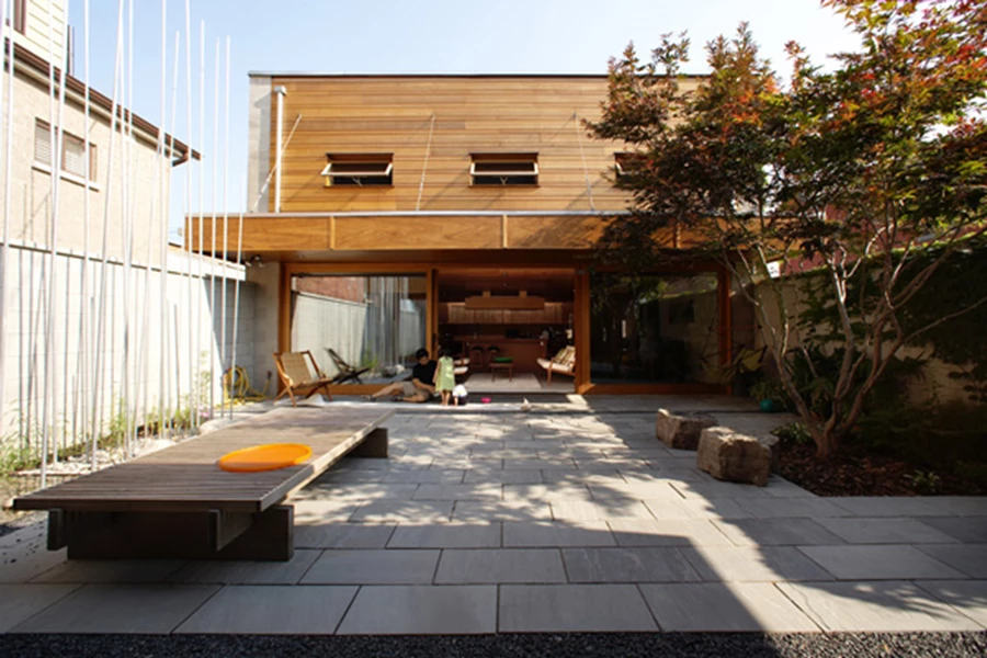 שתי חצרות בעיצוב בית בטורונטו, קנדה