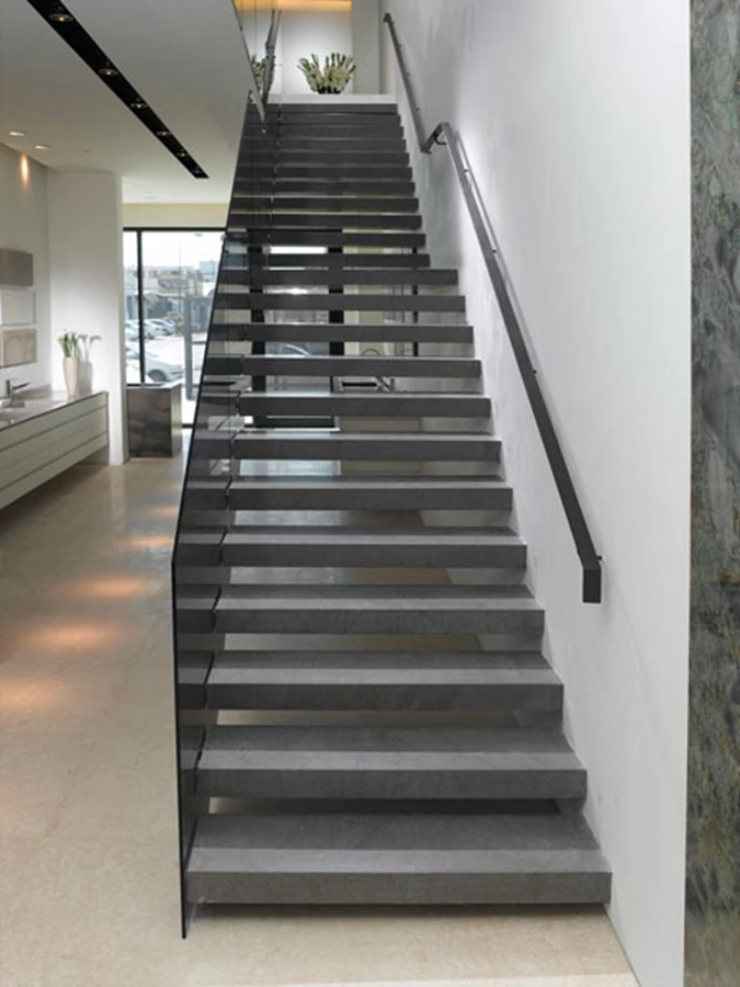 מדרגות בסגנון מודרני