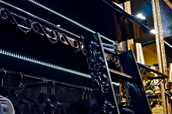 עיצוב חנות בגדים בהדר ויוקרתיות עם אלמנטים מחממי אוירה