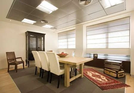 מיתוג וזהות תאגידית: עיצוב משרד עבור שטראוס