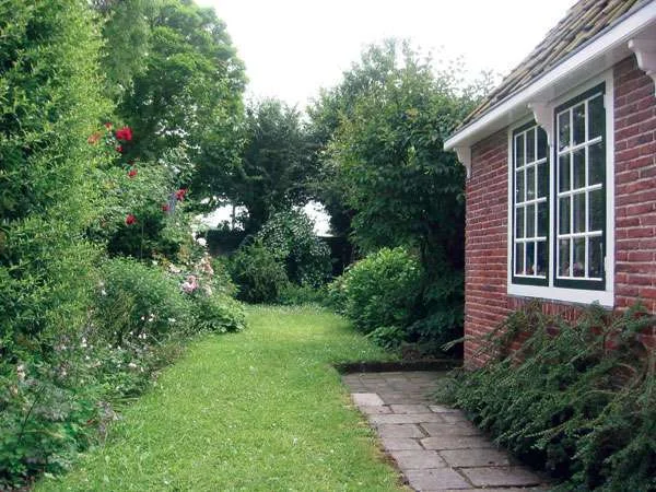 עיצוב גינות המותיר את העולם הסואן בחוץ