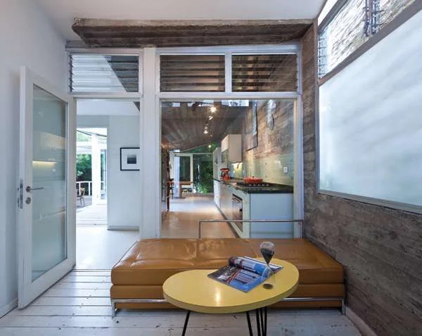 כיצד לשלב בהרמוניה אלמנטים מנוגדים במהלך שיפוץ בית