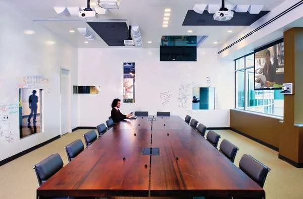 עיצוב משרד בסגנון חדשני וצעיר