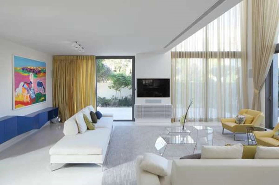 שיפוץ בית בהרצלייה פיתוח הפך לחוויה ויזואלית ספוגת צבע