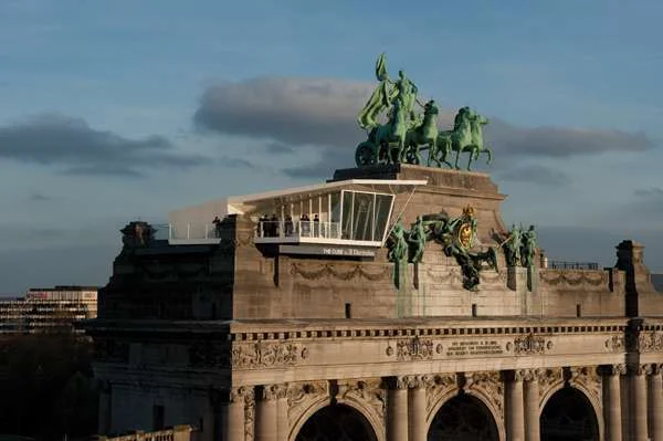 עיצוב מסעדת The Cube - על גג  העולם