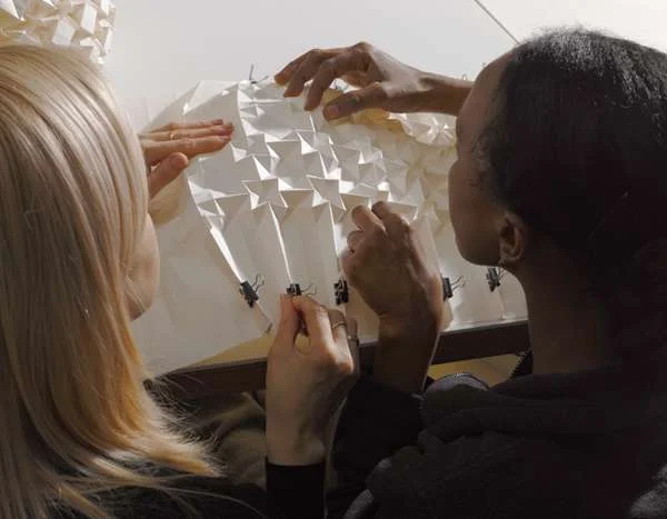 ישראלים בתערוכת הרהיטים במילאנו 2011