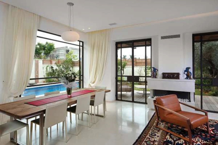 בית עם הפנים אל הגן