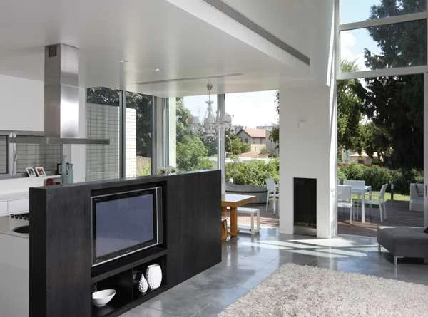 בית מול נוף ברושים