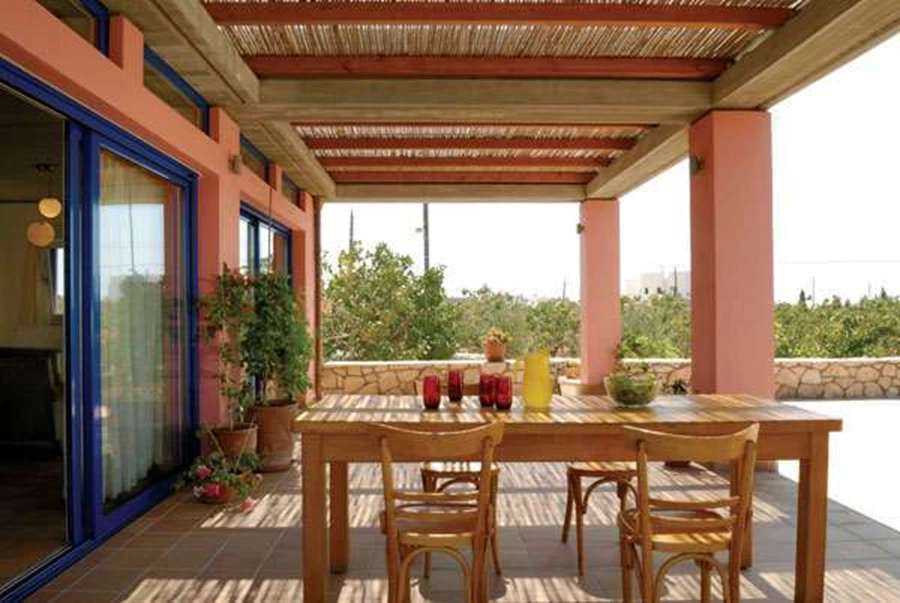 הפניית חזיתות ותכנון פתחים מושכל כאמצעי ליצירת תנועת אוויר.