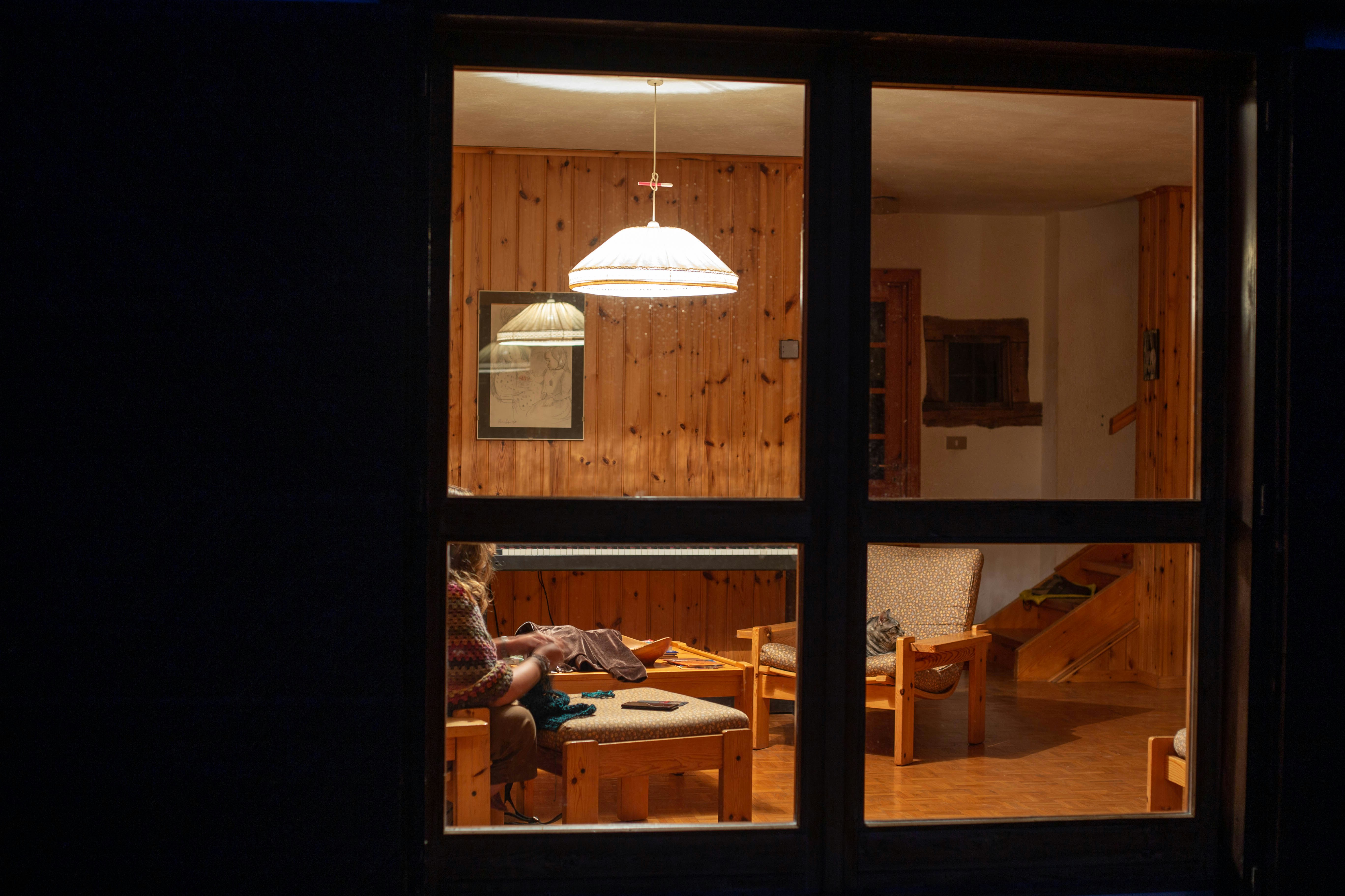 הבית ששומר על עצמו: כך מערכות חכמות משנות את תחושת הביטחון האישי