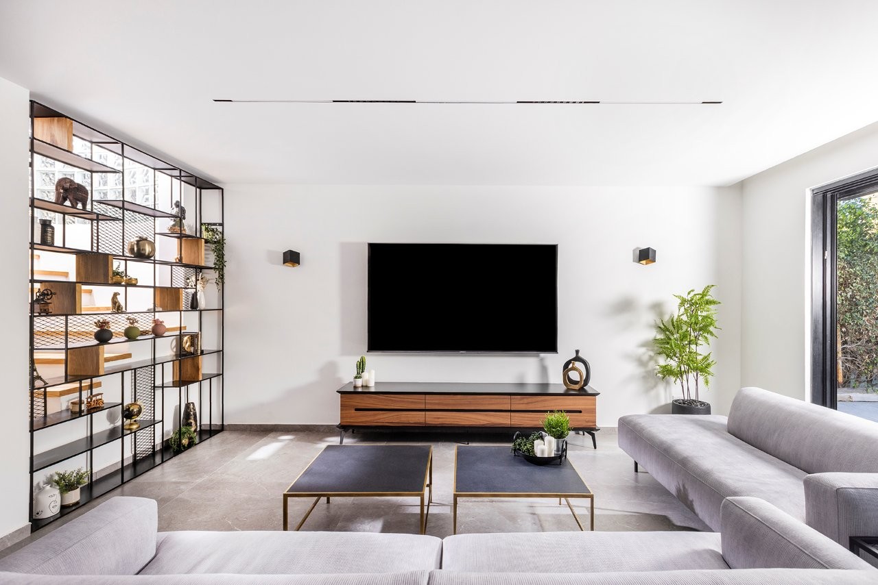 פרישה בסטייל: כך הפך בית ותיק בראשון לציון לגלריה מודרנית ומוארת