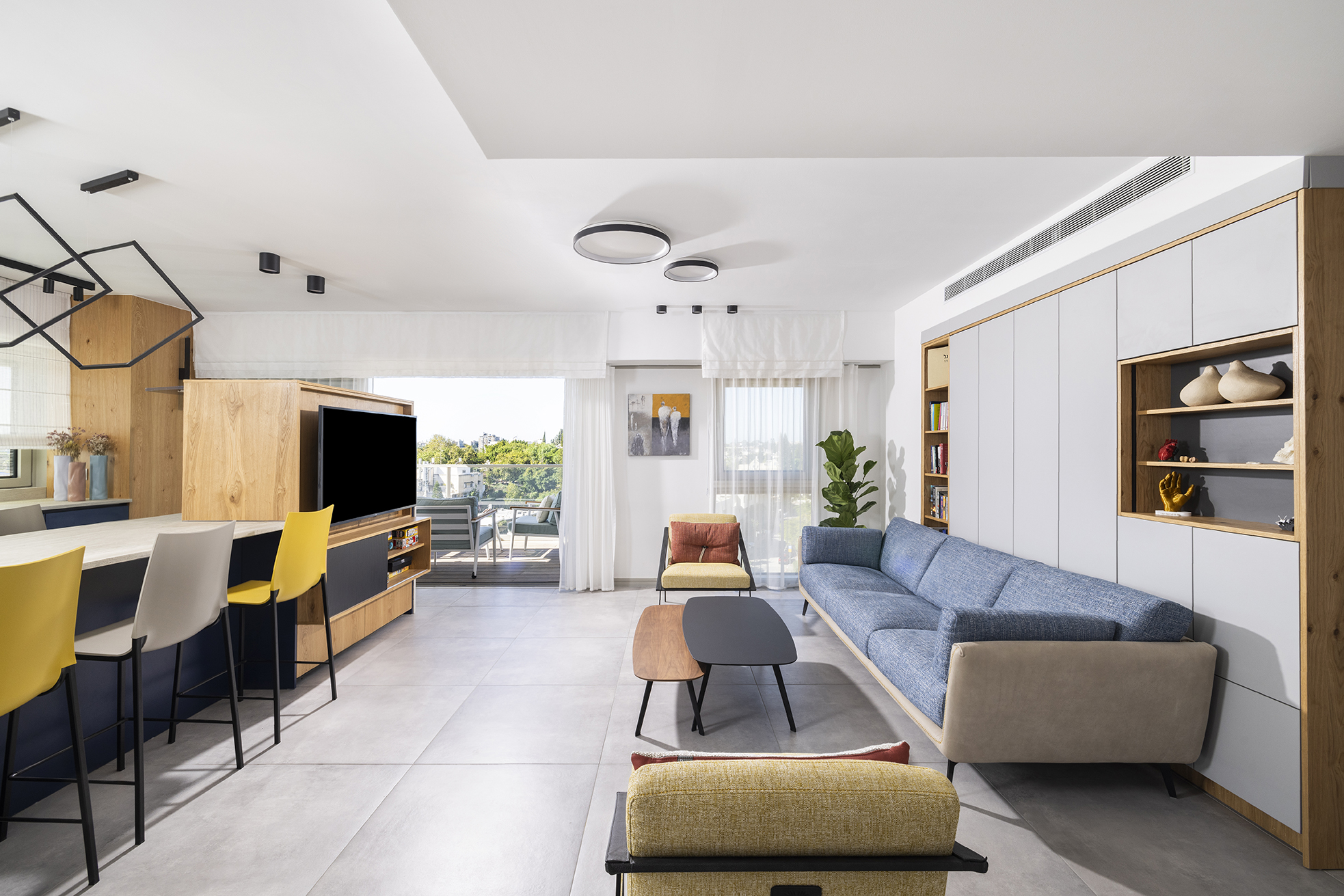 קלאסית, נעימה ועל זמנית: דירה במראה שובבי לזוג צעיר בצפון של תל אביב