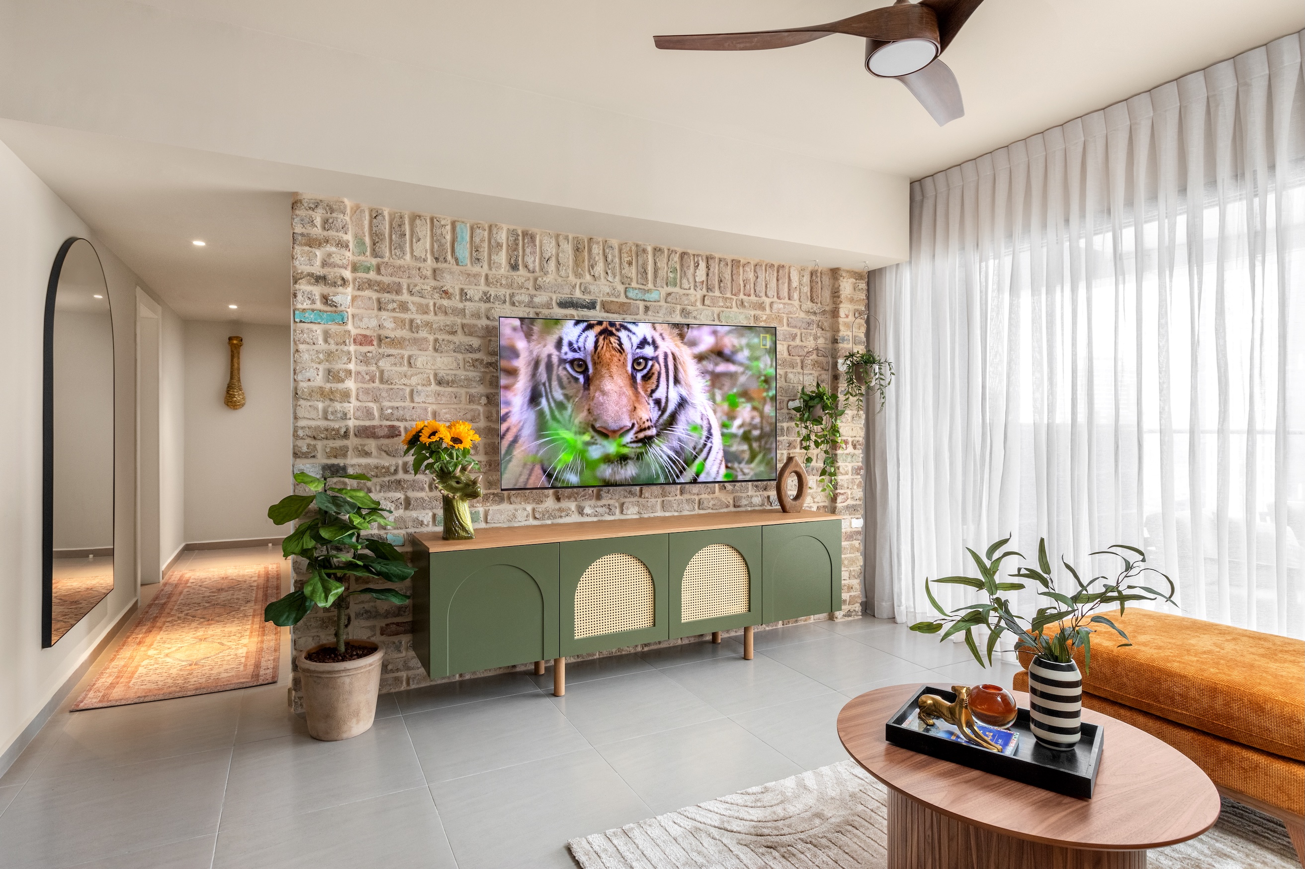 נגיעה של טבע ומזרח בקו הרקיע: מהפך לדירת קבלן בקומה ה-26