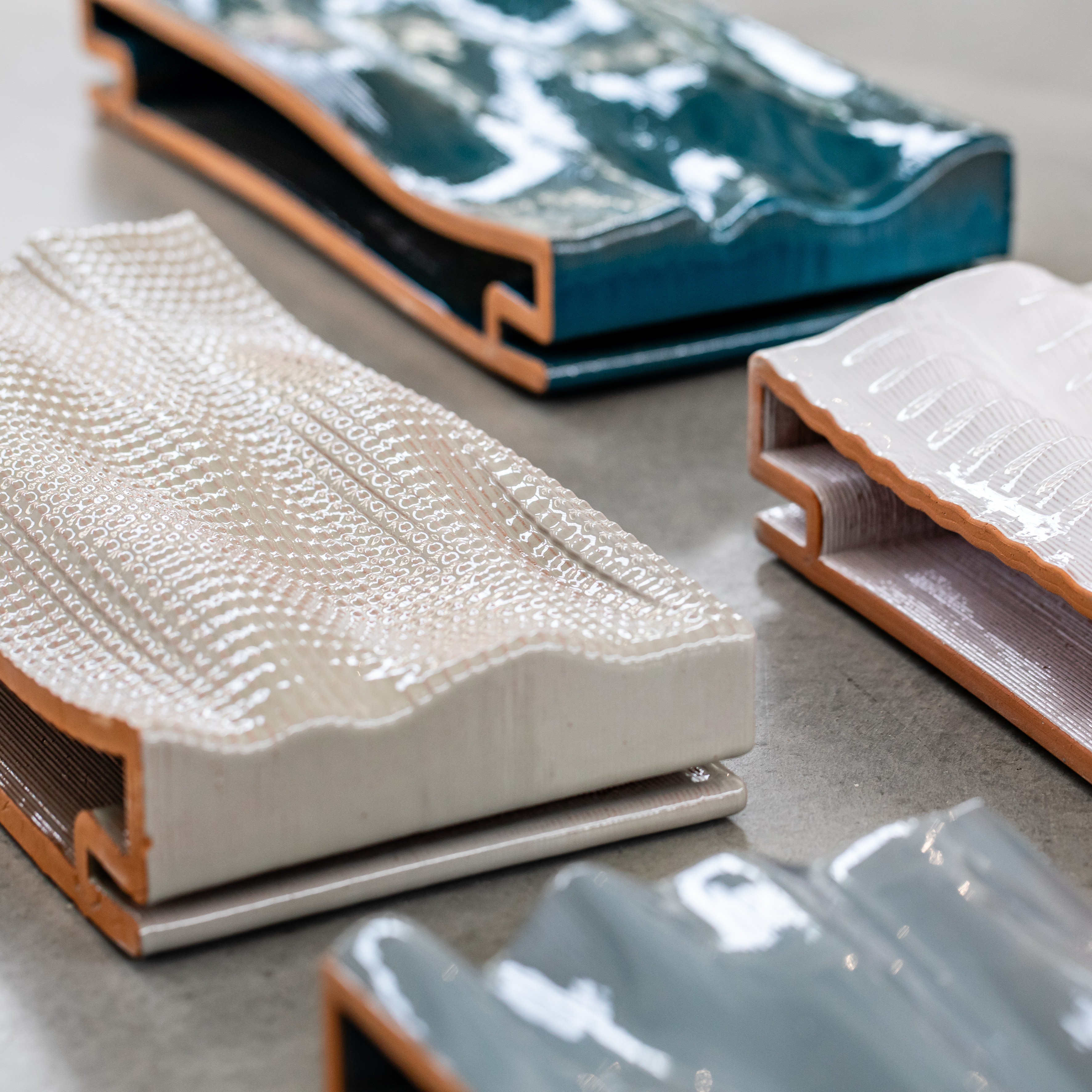 אריחי 3DP Ceramic Tiles של IOUS Studio מהולנד, זוכי הפרס השני בתחרות SaloneSatellite 2026