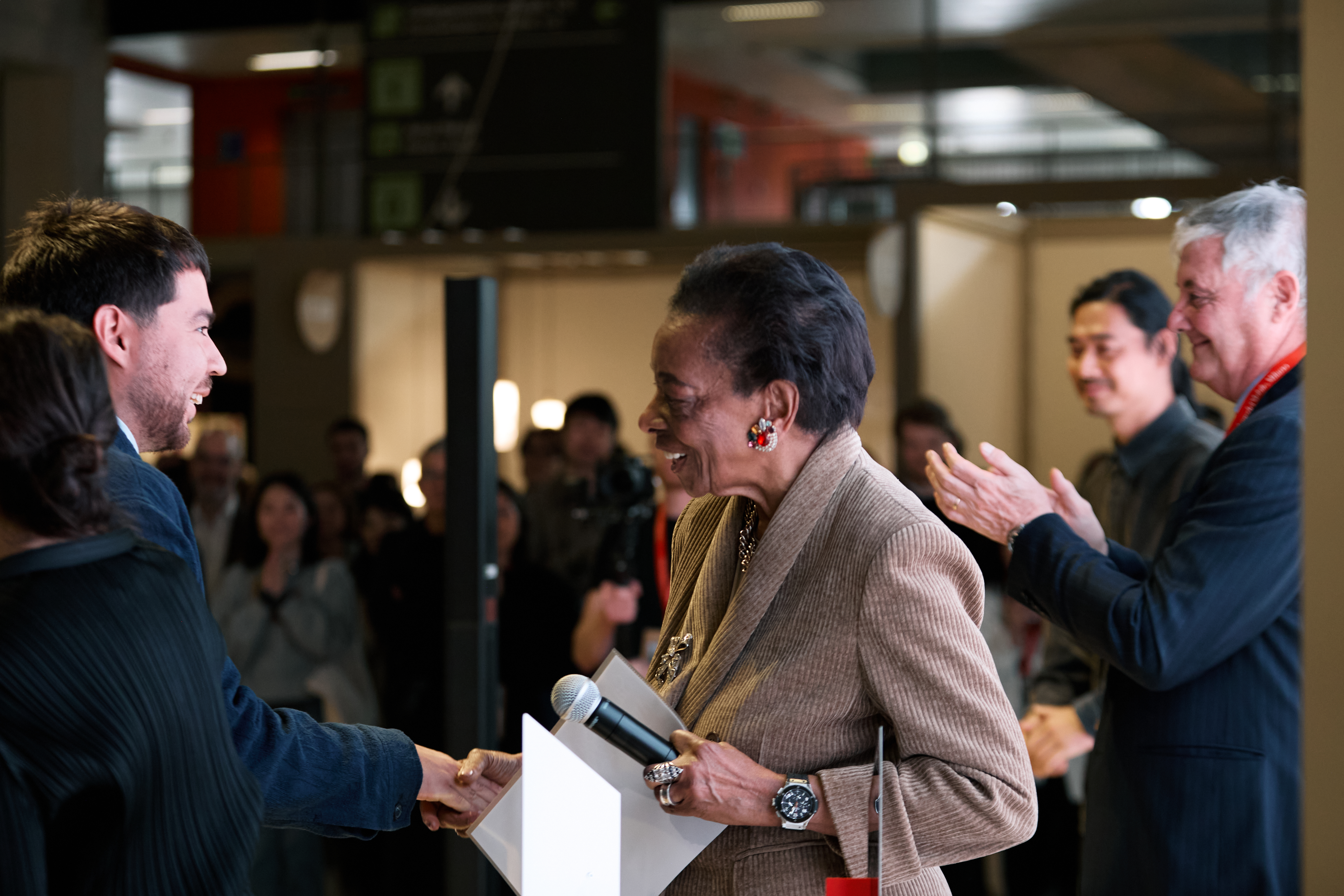 Marva Griffin Wilshire, מייסדת ואוצרת SaloneSatellite, בטקס הענקת הפרסים 2026