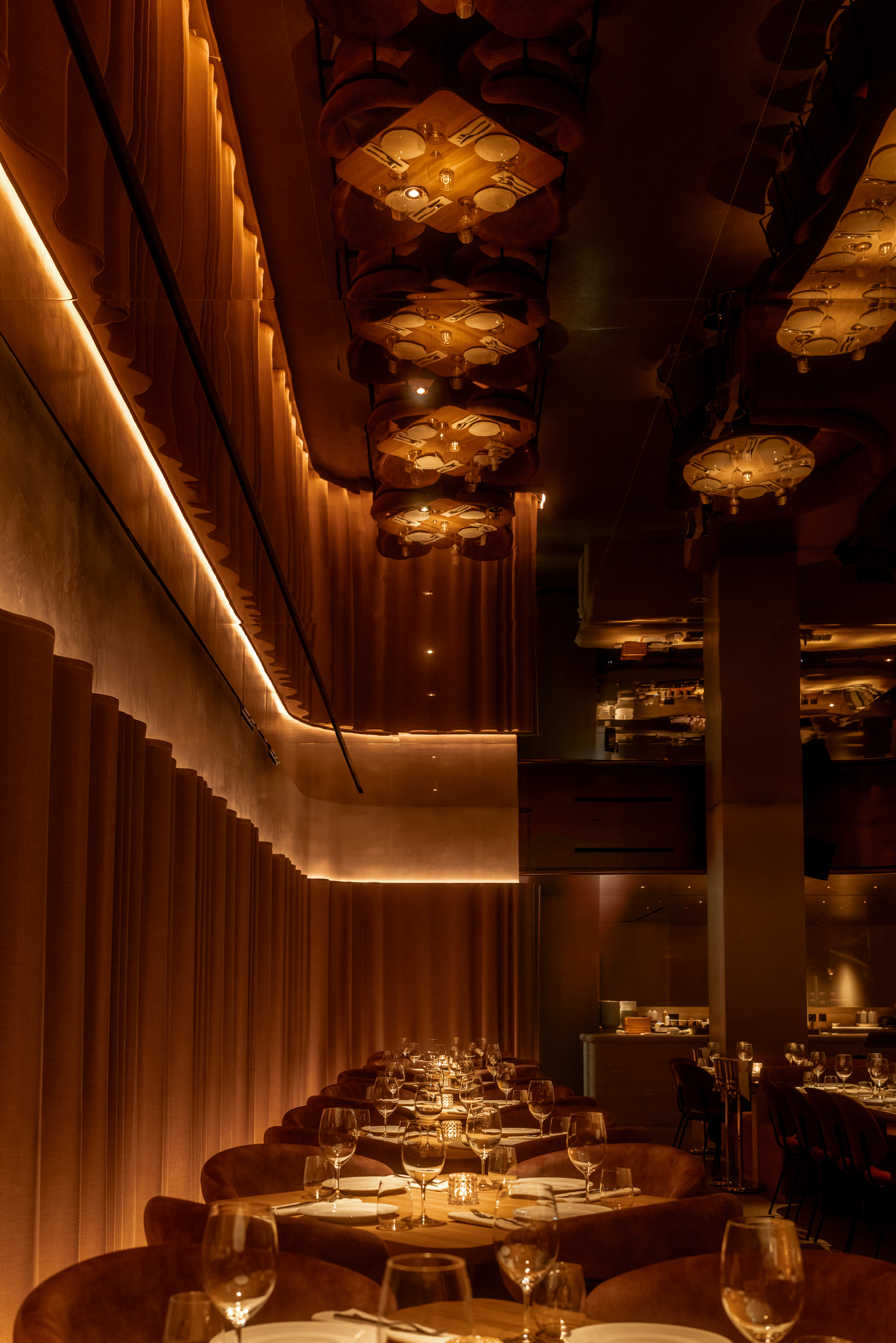 מכל מקום במסעדה האורחים יכולים לצפות בנעשה בה