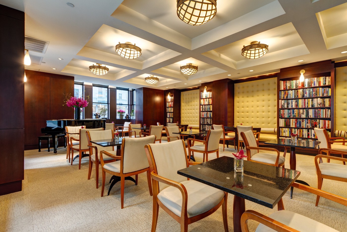 חדר קריאה. באדיבות: library hotel