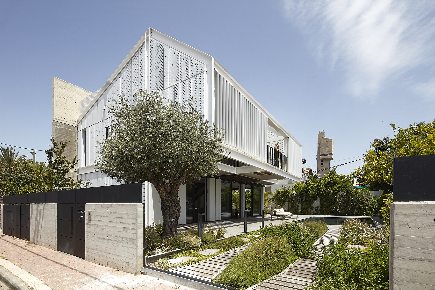 אדריכלות ועיצוב: רוני פרידמן, צילום: שי גיל, בריכה: פלגים 