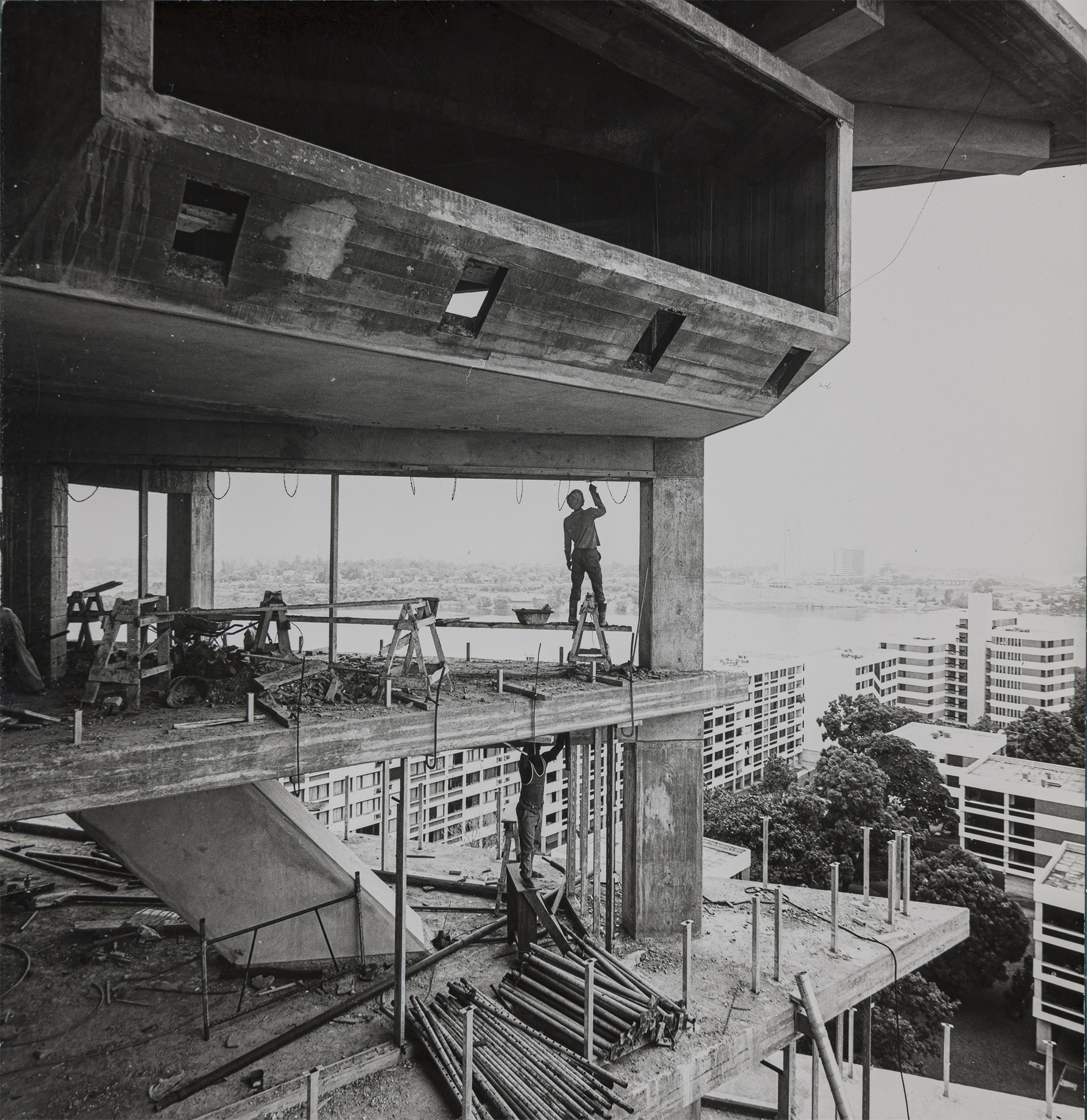 הפירמידה (La Pyramide), אביג'אן, חוף השנהב, כ-1973. צילום: Rinaldo Olivieri
