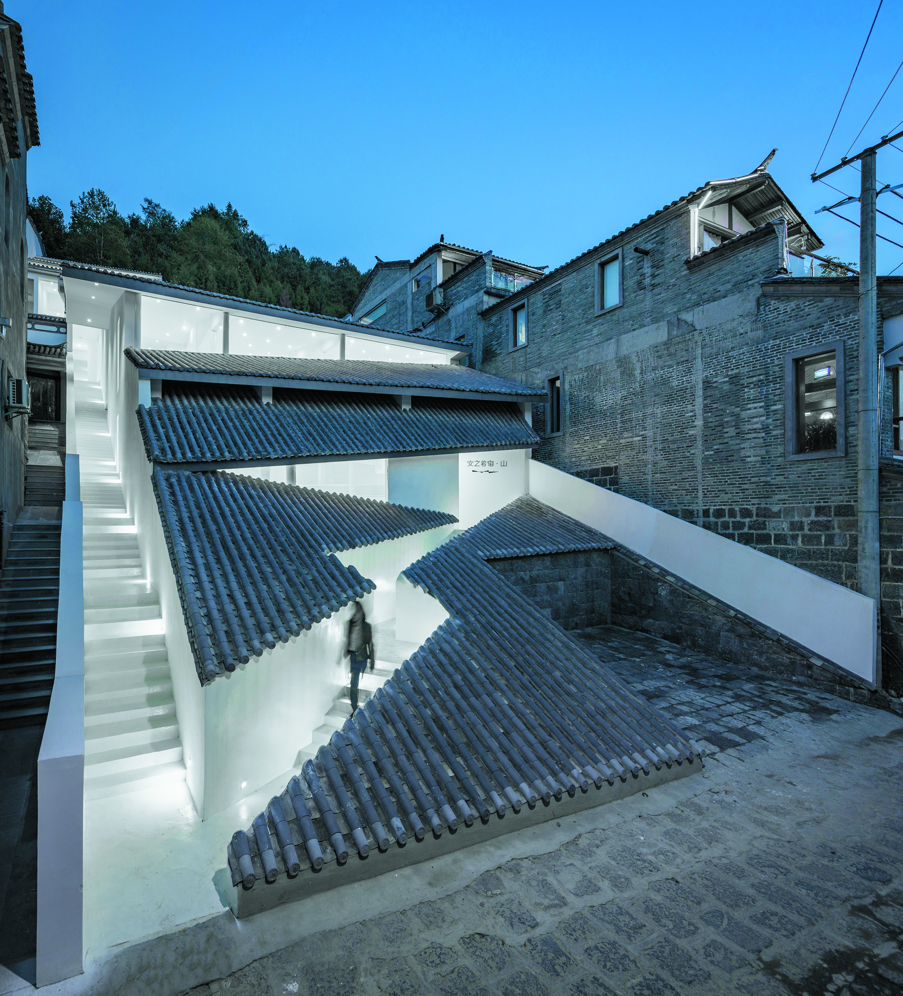 גרסה קצרה פרויקט Annoso · Hill של משרד Studio QI, טנגצ'ונג, סין, 2019. צילום: Jin Weiqi