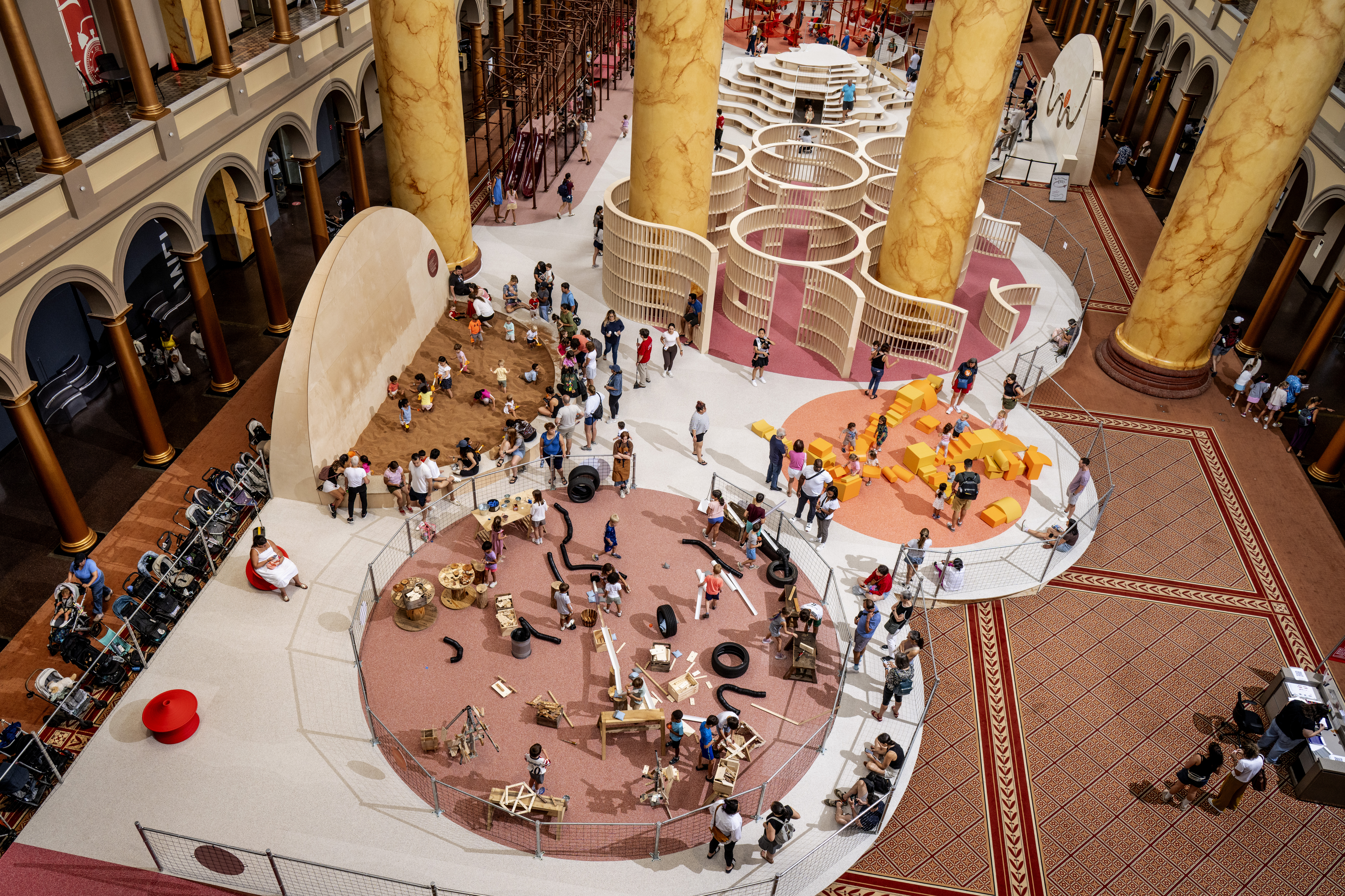 THE PLAYGROUND. צילום: Noah Kalina
