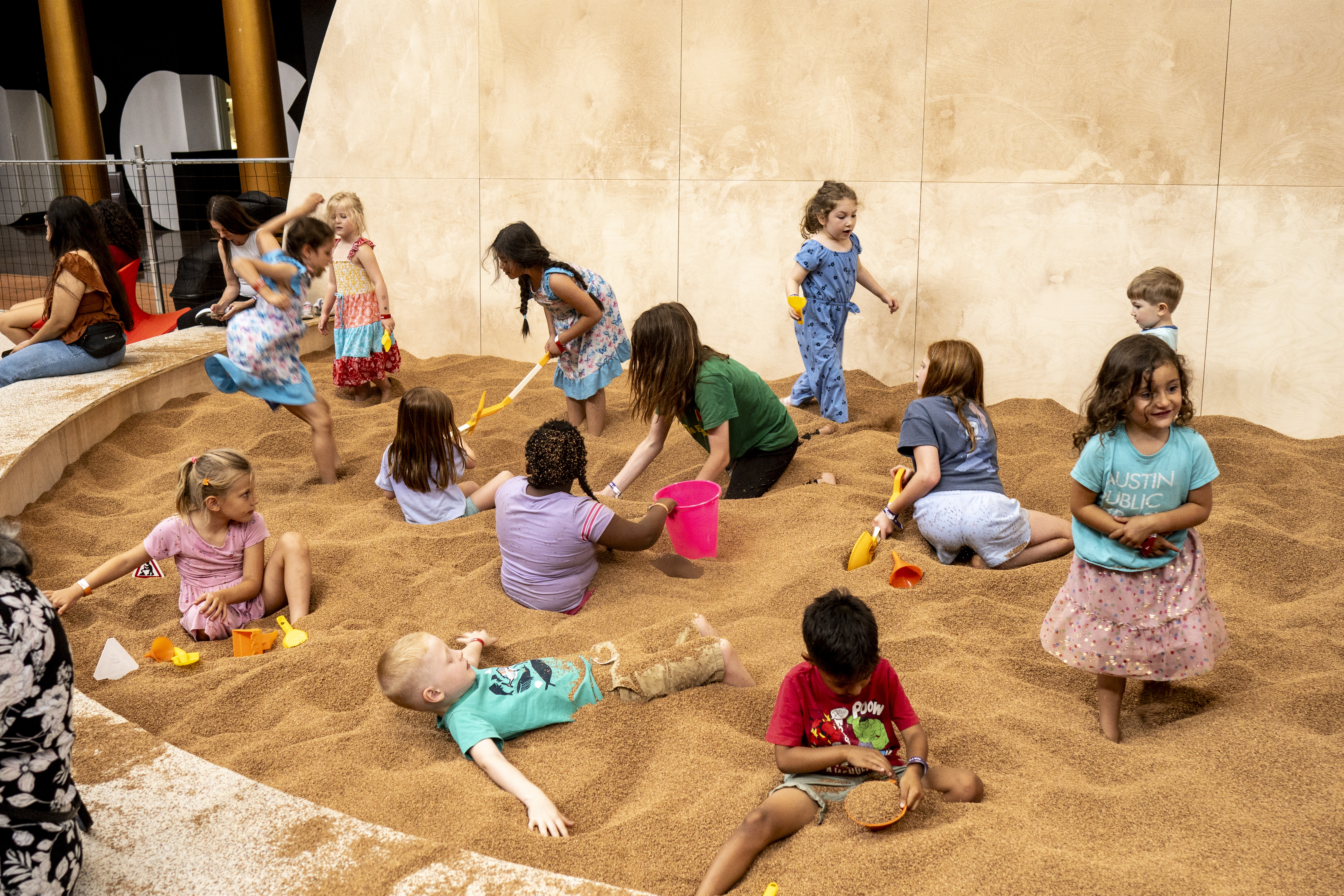 THE PLAYGROUND. צילום: Noah Kalina