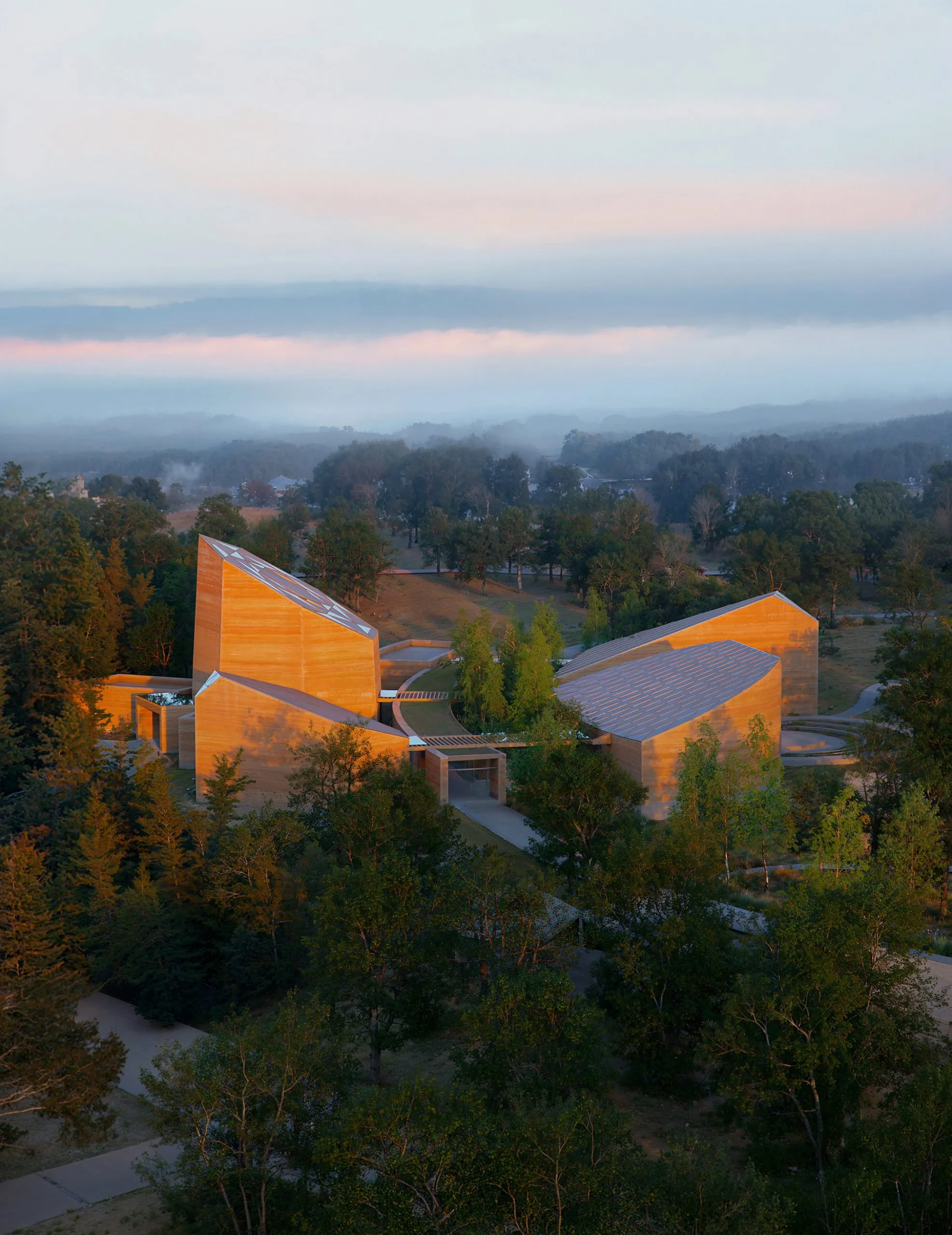  מרכז היסטורי לשבט הצ'ירוקי, Safdie Architects. הדמיה: Mir