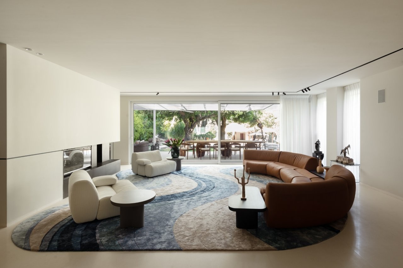 עיצוב: אלברט אסקולה, צילום: גדעון לוין, שטיח: Rugs&Co 