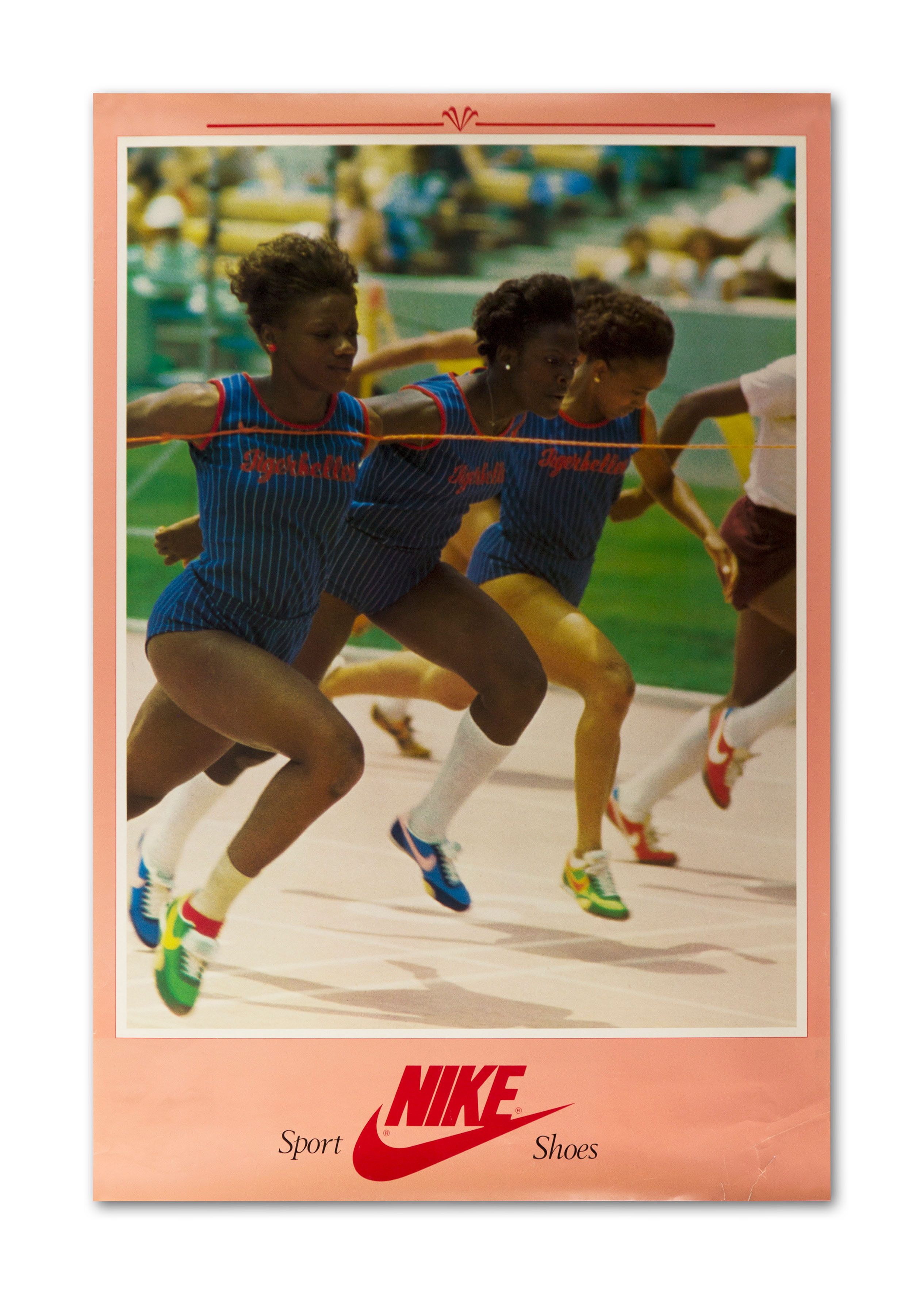 פוסטר Nike Sport Shoes עם קבוצת הריצה Tigerbelles מאוניברסיטת טנסי סטייט, 1978 © Nike